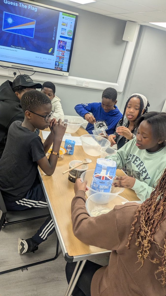 PHOEBEIPS's tweet image. Today at Phoebe Centre the kids enjoyed some baking and games together for some half-term fun! 🧁🎮

#halftermfun❤️ #community #fun