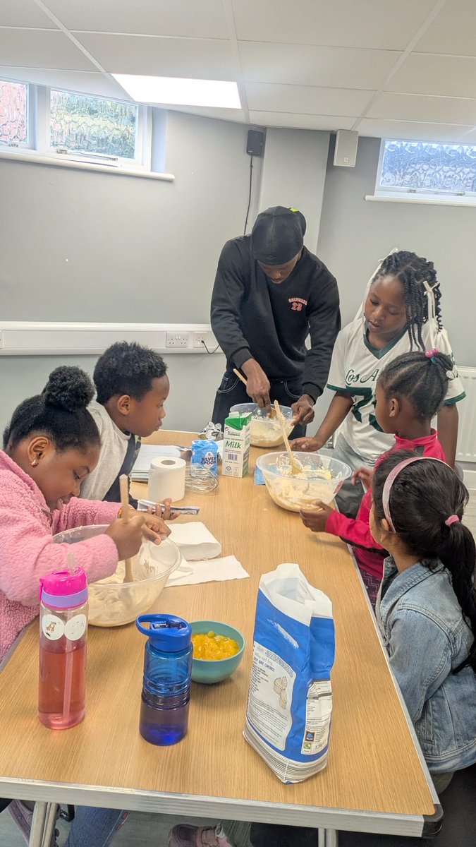 PHOEBEIPS's tweet image. Today at Phoebe Centre the kids enjoyed some baking and games together for some half-term fun! 🧁🎮

#halftermfun❤️ #community #fun