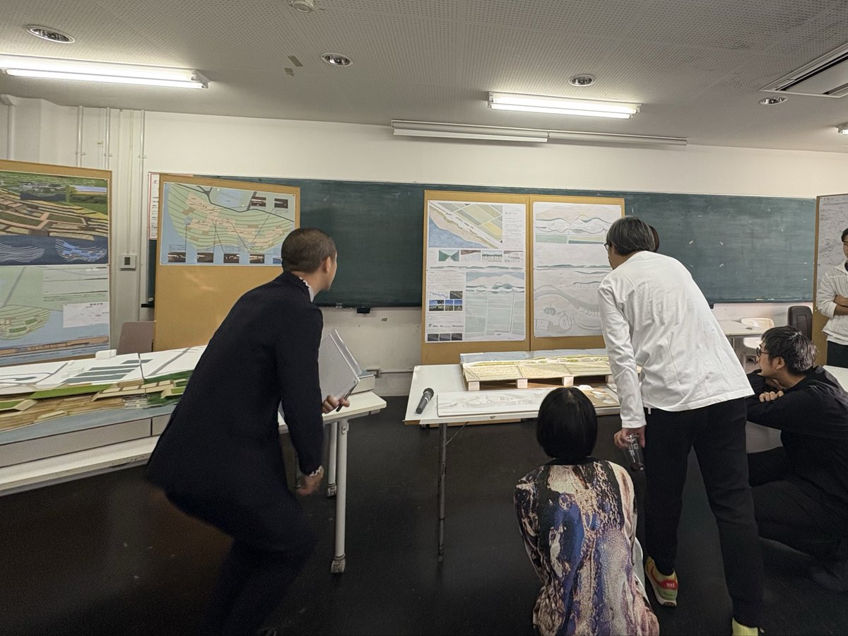 遅刻からの理科大で全体講評会。刺激的で面白かった。