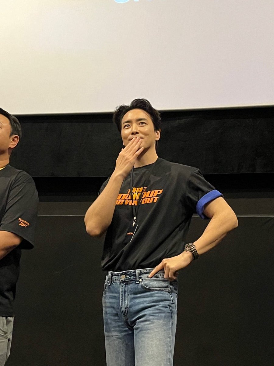 팔뚝 갈라지는 것 좀 봐 지금 개x리면 우는 개구리됨
