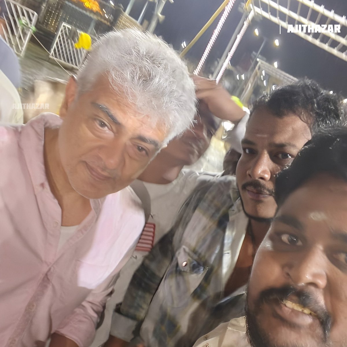 AjithAzar25's tweet image. Exclusive Pic Of AK Sir 🛐

#AjithKumar #Attagasam #AK64 
#Tirupati #திருப்பதி @AjithAzar25 @dheenaiyakam @AkTeamOnline @TFC_mass