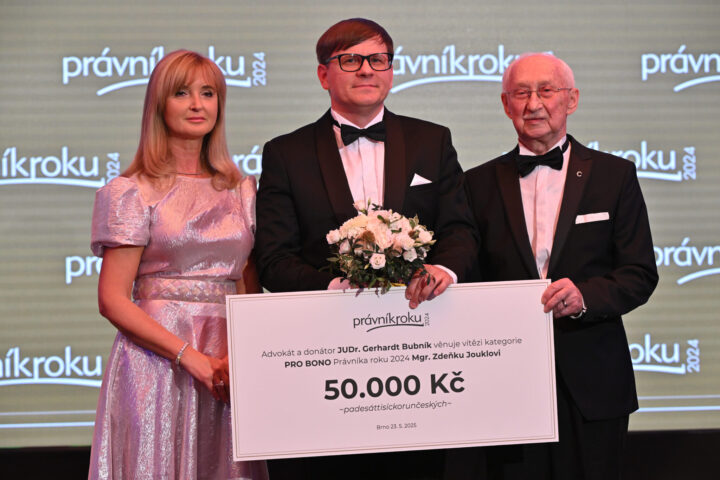 K udělení Řádu T. G. Masaryka in memoriam někdejšímu ministru spravedlnosti <a href="/SpravedlnostCZ/">Ministerstvo spravedlnosti ČR</a>, předsedovi <a href="/Nejvyssisoud/">Nejvyšší soud</a>, advokátovi a obhájci disidentů Otakaru Motejlovi a medaile Za zásluhy panu doktoru práv Gerhardtu Bubníkovi, právníku a advokátovi, krasobruslaři, mezinárodnímu