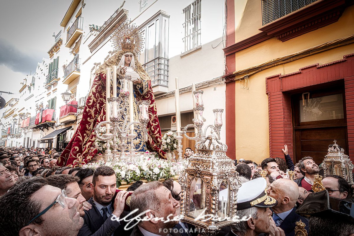 "... qué se sienten solos si te alejas, que se sienten solos si te marchas".
#EsperanzaDeTriana #LaMisióndelaEsperanza 
#triana