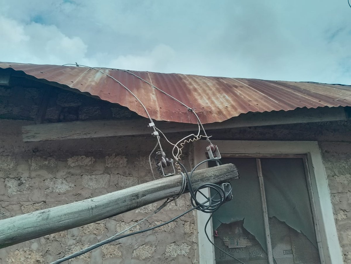 Dmg97799's tweet photo. @KenyaPower_Care My family needs your urgent assistance at Bamburi Kadzandani  area in Mombasa. We have reported the matter to your office. Officers have been at the site but nothing has been done, this is the third day. Please assist https://t.co/zEyzdEpLkI