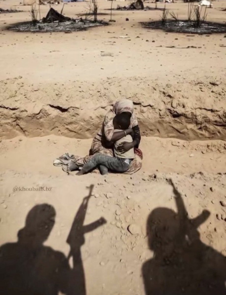 I genocidi che restano nell’ombra: Sudan, città di El - Fasher, capoluogo della regione del Darfur settentrionale. L’Onu l’ha definita la più grave crisi umanitaria al mondo. Ma è solo un’ombra scura che spaventa quella madre e il suo bambino. Nessuno si mobiliterà per loro.