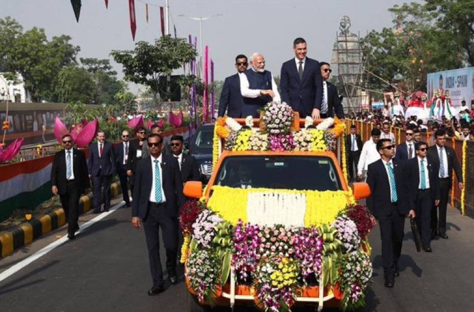 Hoy hace un año que Sánchez alargó su estancia en la India 🇮🇳 mientras Valencia se ahogaba.
No lo olvides nunca.🤨🇪🇸