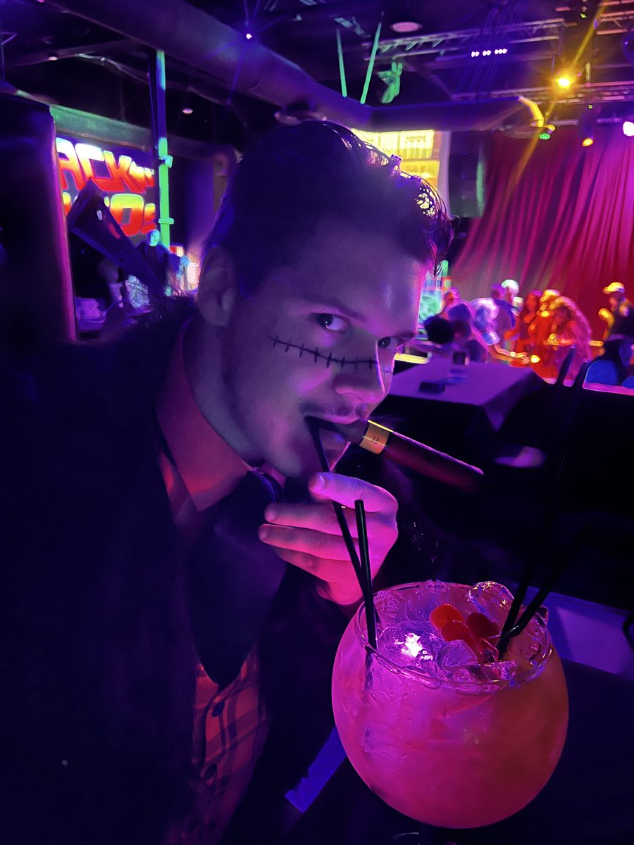 Halloween is great because I get to play dress up with a baddie 

This year we were Mr. 0 &amp; Miss All Sunday (One Piece) and Ralph &amp; Vanelope (Wreck it Ralph)