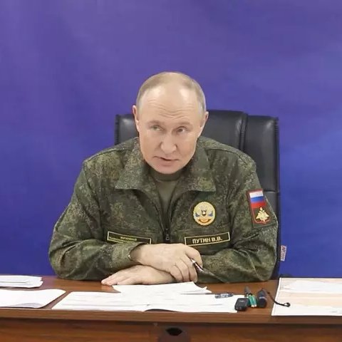 Putin, nükleer fırlatma sistemine sahip “Poseidon” insansız denizaltı aracını test ettiklerini açıkladı:

“Hızı ve hareket ettiği derinlik bakımından da dünyada bu insansız denizaltı aracına benzer bir sistem yok ve yakın bir gelecekte ortaya çıkması da pek olası değil.”