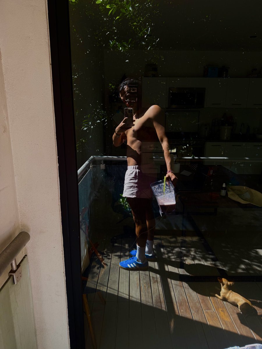 DimeChain's tweet image. Sol y licuado 🙂‍↕️💖