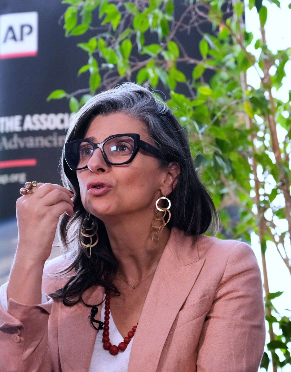 Alba rossa ,ritenuta indegna del ruolo  di relatrice ,cacciata a pedate  da USA  ed ONU, X acclarato anti semitismo e subdola  istigazione  al terrorismo, rischia pure il processo. ... Credeva di sfangarla..; ora sara' assoldata da qualche partito di sinistra nostrano....