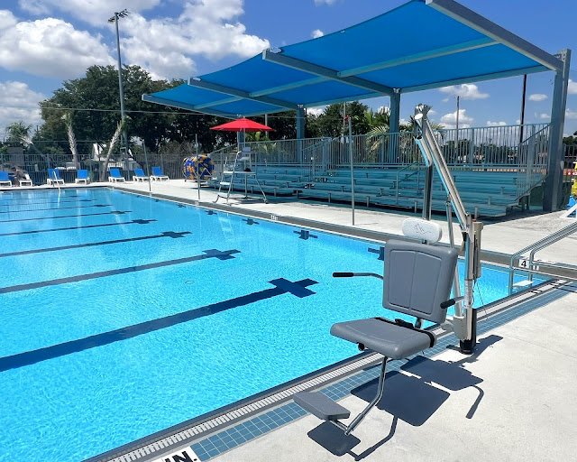 stevewright64's tweet image. Very impressed with City of Miami&apos;s Shenandoah Park Aquatic Center.
Two pool lifts &amp;amp; ramped accessibility for people with disabilities.
We trust every lifeguard/staffer at the pool has been highly trained to safely use the pool lifts.
#UniversalDesign #ADA
…antravelandaccessibility.blogspot.com/2025/10/miami-…