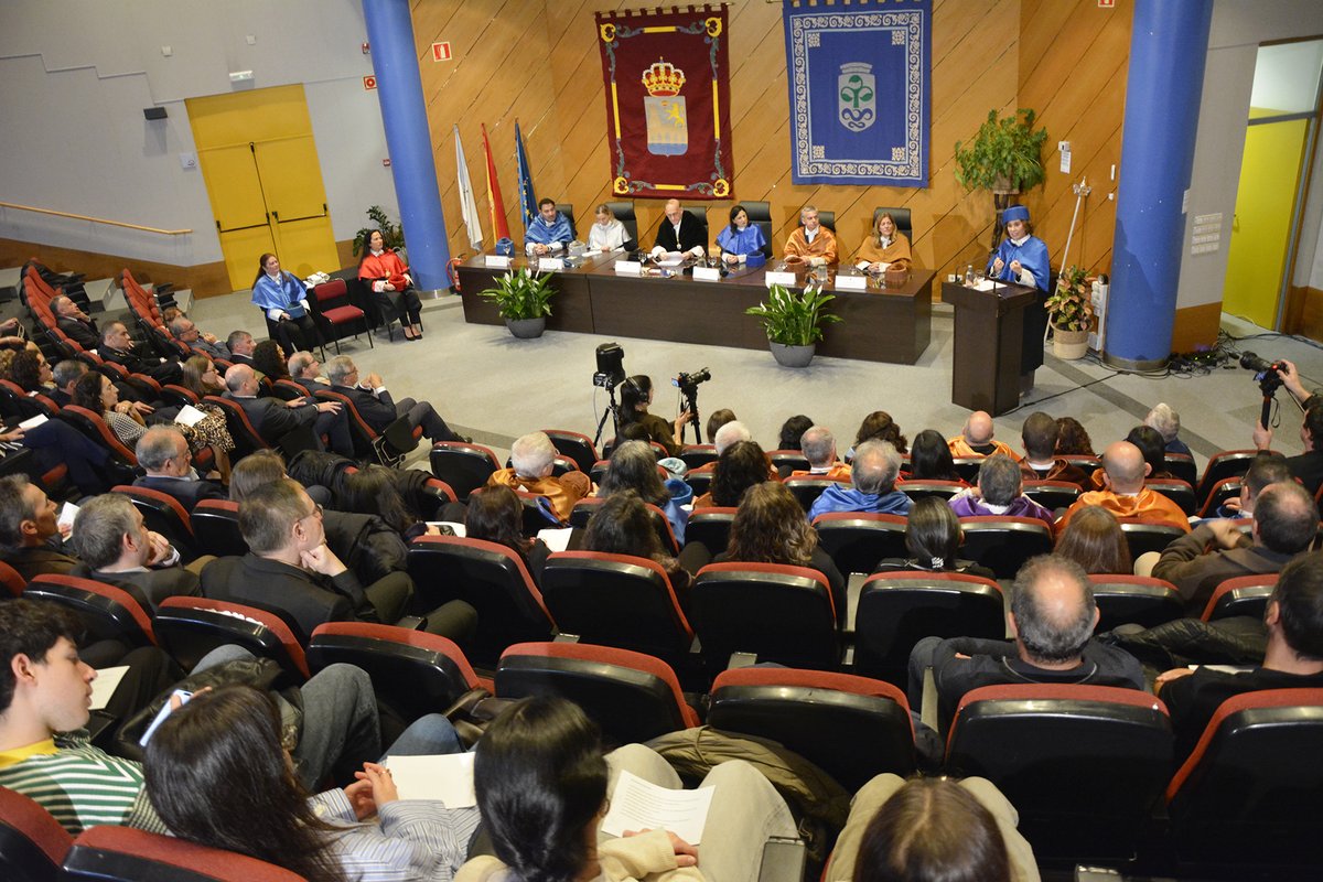 DUVIrrss's tweet image. A @uvigo inviste doutora honoris causa á astrofísica viguesa Begoña Vila en recoñecemento á súa contribución á exploración do Universo. O solemne acto tivo lugar este mércores no campus de Ourense.

➡️ acortar.link/mh1q80 

#duvi #uvigo #xeracionuvigo