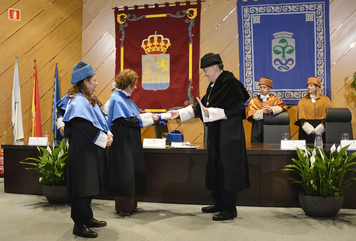 DUVIrrss's tweet image. A @uvigo inviste doutora honoris causa á astrofísica viguesa Begoña Vila en recoñecemento á súa contribución á exploración do Universo. O solemne acto tivo lugar este mércores no campus de Ourense.

➡️ acortar.link/mh1q80 

#duvi #uvigo #xeracionuvigo