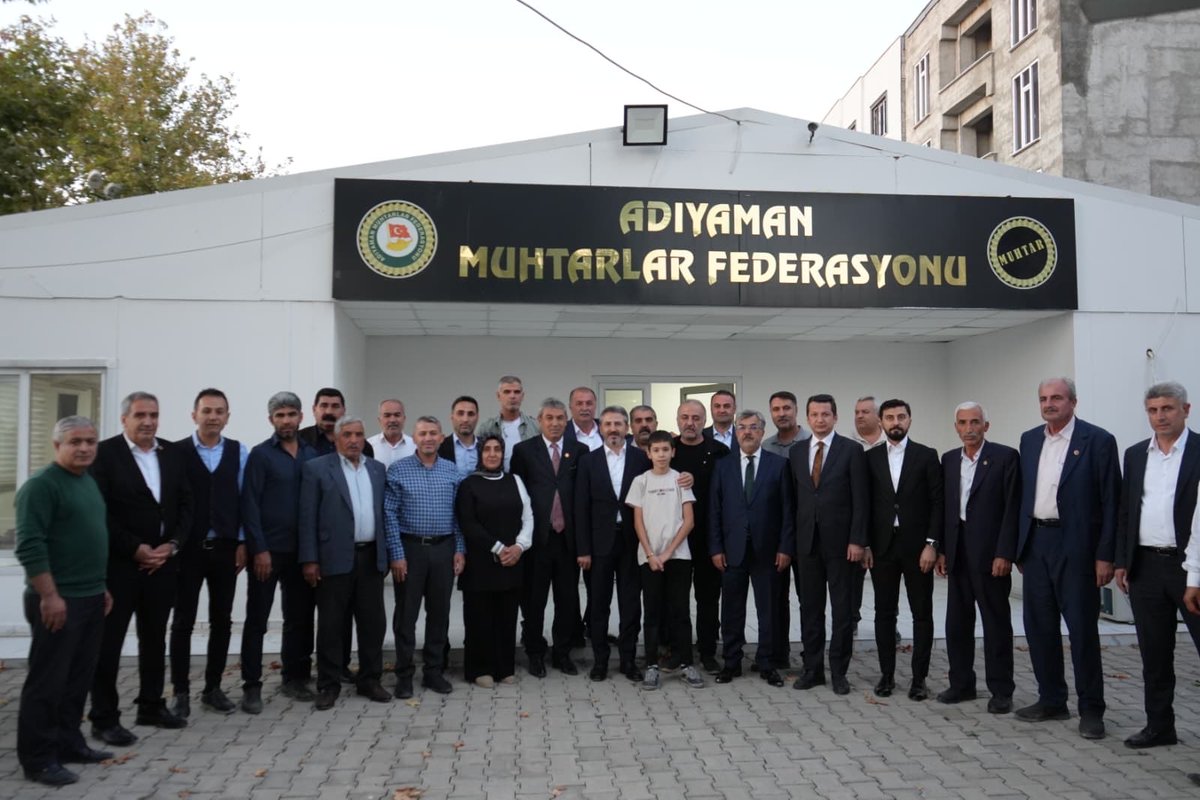 Adıyaman Muhtarlar Federasyonu Başkanı Sn. Abdulkadir Geylani Taş ve değerli muhtarlarımızı ziyaret ettik. 🤝

Yerel yönetimlerimizin sahadaki gücü olan muhtarlarımızla bir araya gelerek mahallelerimizin ve köylerimizin ihtiyaçlarına dair istişarelerde bulunduk.
Samimi ev