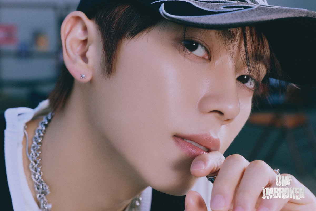 온앤오프(ONF) 9TH MINI ALBUM 
[UNBROKEN]

CONCEPT PHOTO #No_Retreat
#민균 #MINKYUN

2025.11.10 6PM (KST)

#온앤오프 #ONF
#UNBROKEN #Put_It_Back