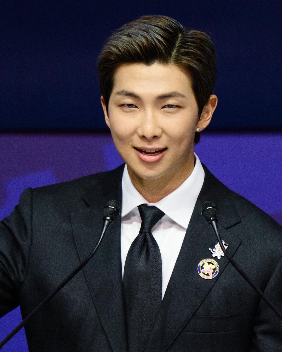 freespirited_Nj's tweet photo. Look at those dragon eyes 😍
RM AT APEC CEO SUMMIT
RM APEC KEYNOTE SPEAKER
#RMatAPECSummit #RMKeyNoteSpeaker
#BTSRM #방탄소년단RM https://t.co/WpV5B6dNH5