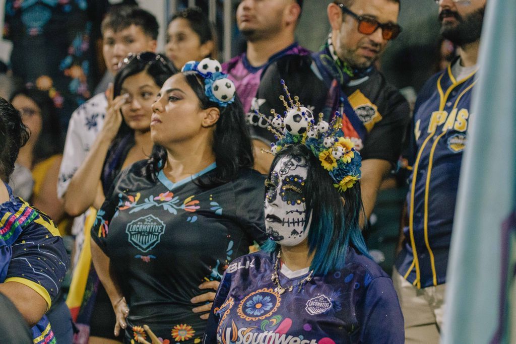 eplocomotivefc's tweet photo. ππ La pasiΓ³n nunca muere.
Celebrate DΓa de los Muertos con nosotros! Wear your blue, paint your skulls, and let's BLUE OUT THE PARK! π
Saturday, Nov. 1 | Gates open at 6:30PM. Kickoff at 7:30PM.
ποΈ https://t.co/wq6dPHfecg
#Tracktothetrophy #VamosLocos #VamosElPaso https://t.co/EDdYXIwQFC