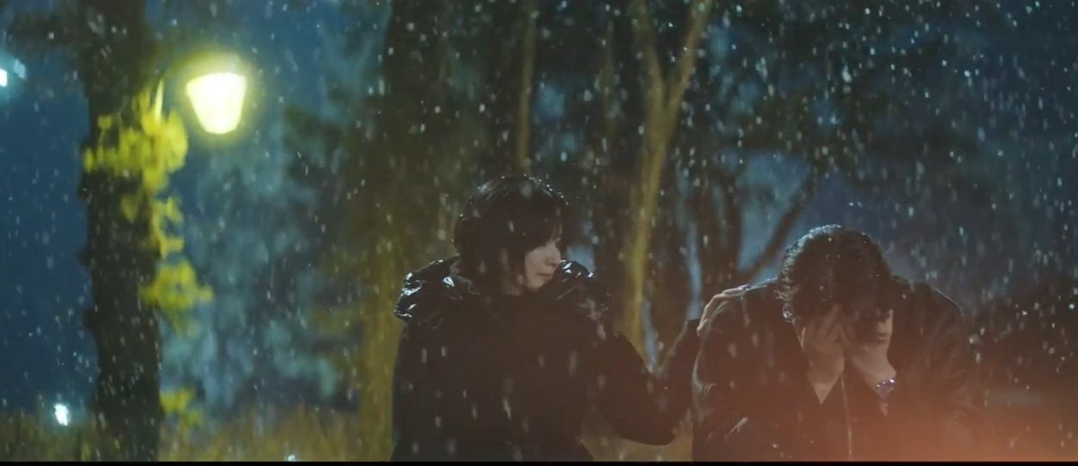 #WalkingOnThinIce
طلع عاشق طلع مهتم ❤️‍🔥
يحمل لها مشاعر
لكن مشاعرها تجاهه ماتعدت الأمتنان