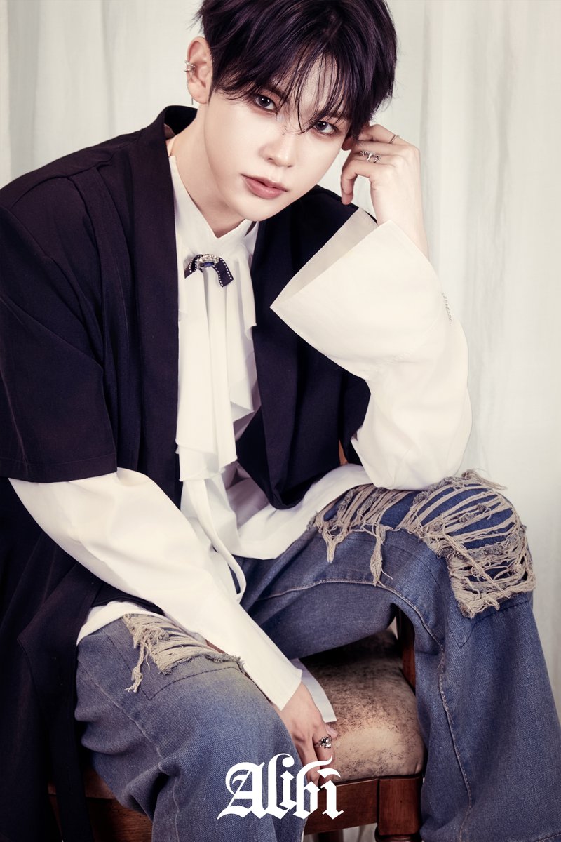 XODIACOfficial's tweet photo. XODIAC 4TH SINGLE ALBUM - < Alibi >

CONCEPT PHOTO Haven ver.
#GYUMIN #규민

ALBUM &amp; MV RELEASE
☾ 2025.11.11 6PM (KST)

#XODIAC #소디엑
#Alibi #알리바이 https://t.co/nK20iFZH5I