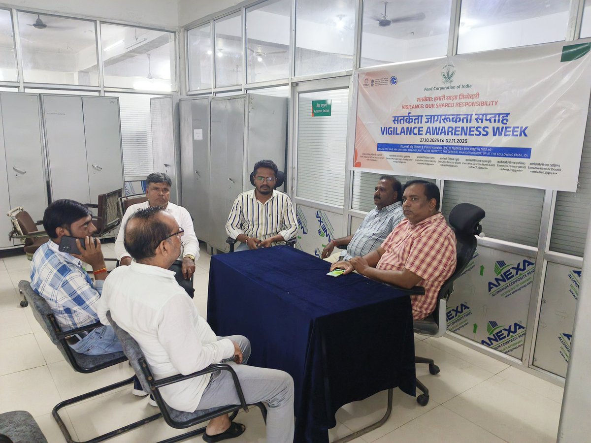 मंडल कार्यालय आजमगढ़ में सतर्कता जागरूकता सप्ताह-2025 के अंतर्गत 29.10.25 को शिकायत निवारण शिविर आयोजित किया गया ।