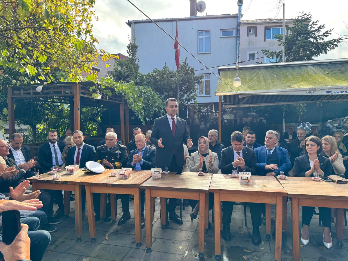 Gümüşdere İlk ve Ortaokulumuzun açılışının ardından, Gümüşdere Mahallemizde Genel Merkez Siyasi Erdem ve Etik Kurulu Üyesi Serap Yaşar, İlçe Kaymakamımız, teşkilatımız ve kıymetli komşularımızla bir araya gelerek hasbihal ettik.

Bu eğitim kompleksimizi mahallemize kazandıran