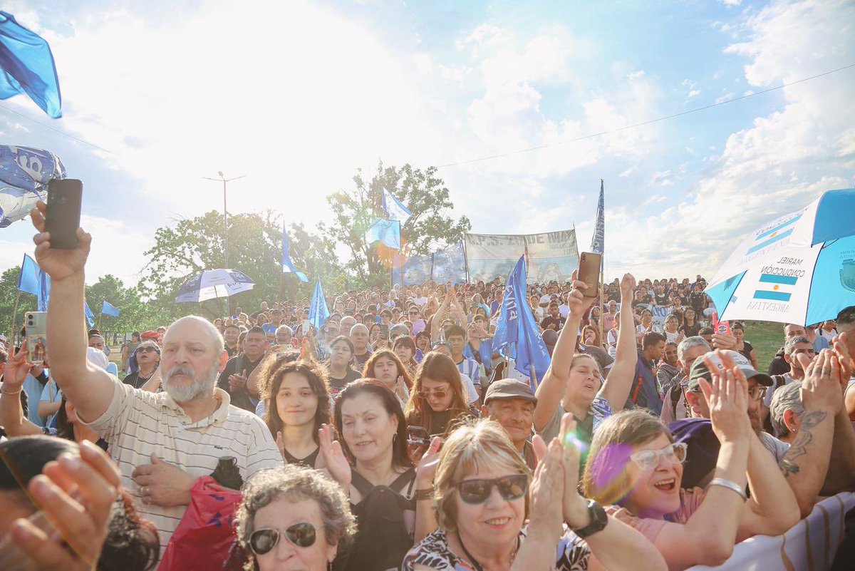 Agradezco profundamente a quienes acompañaron este proyecto y a toda la militancia que trabajó incansablemente. La fuerza de nuestro pueblo está en la unidad y en el compromiso de construir un país mejor para todos.
Con convicción y participación sigamos armando un proyecto
