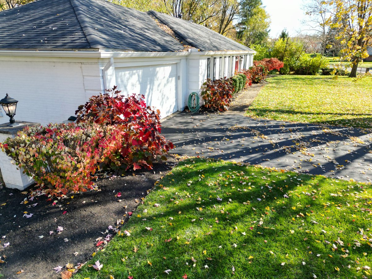 Our Fall Clean Up Service is designed to keep your landscape safe and ready for the cold months. This may include trimming, pruning, applying pre-emergent, weed and leaf removal, mulching, debris removal, bed edging etc. depending on your needs. Contact us! 
937-432-9911 🏡🍂