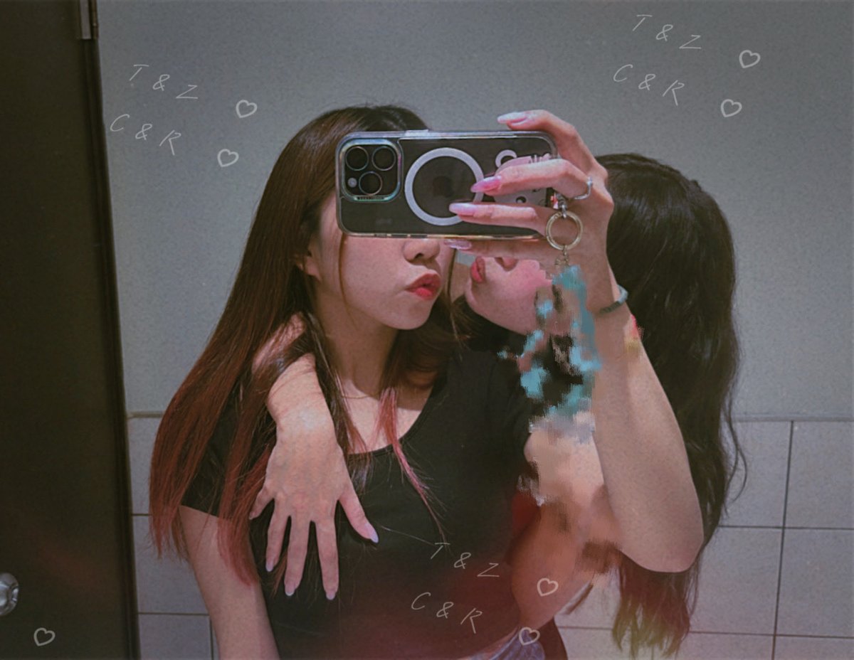 妳的美，妳的唇，都好可口(⁎⁍̴̛ᴗ⁍̴̛⁎)

<a href="/cr10299/">C&R🖤</a> 

#久違的女女照
#此刻的男人們在門外敲門✊