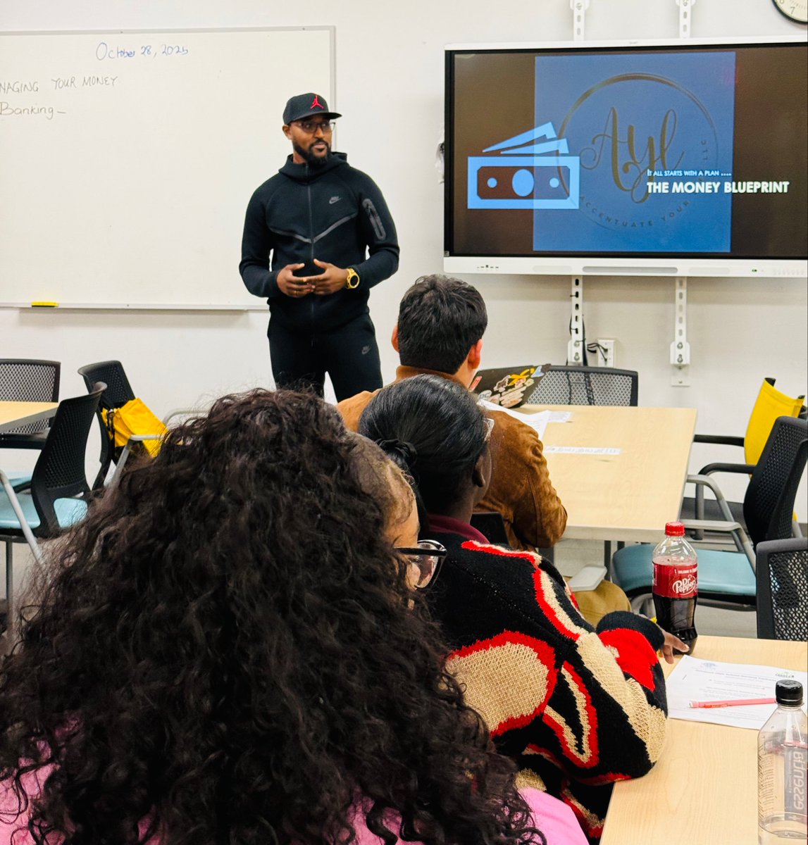 _JacobsLadder's tweet image. Stephen Quander, Jr.  stopped by Fairmont Heights High to drop real world knowledge on financial literacy with our future nurses! 💙

Understanding money isn’t just math, it’s a life skill that empowers teens to dream bigger, save smarter, &amp;amp; build their future!
 #LifeSkills #FHHS