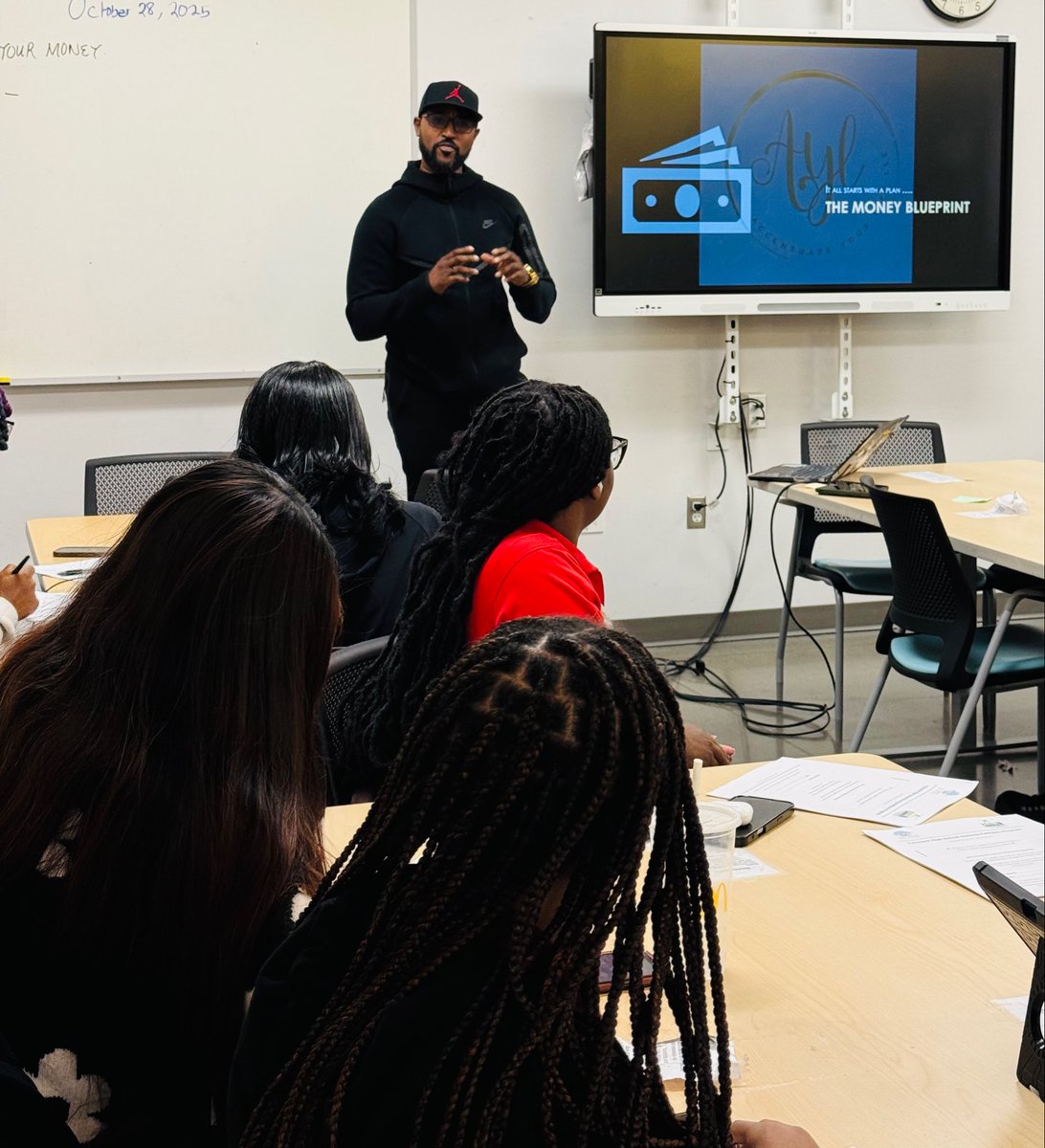_JacobsLadder's tweet image. Stephen Quander, Jr.  stopped by Fairmont Heights High to drop real world knowledge on financial literacy with our future nurses! 💙

Understanding money isn’t just math, it’s a life skill that empowers teens to dream bigger, save smarter, &amp;amp; build their future!
 #LifeSkills #FHHS