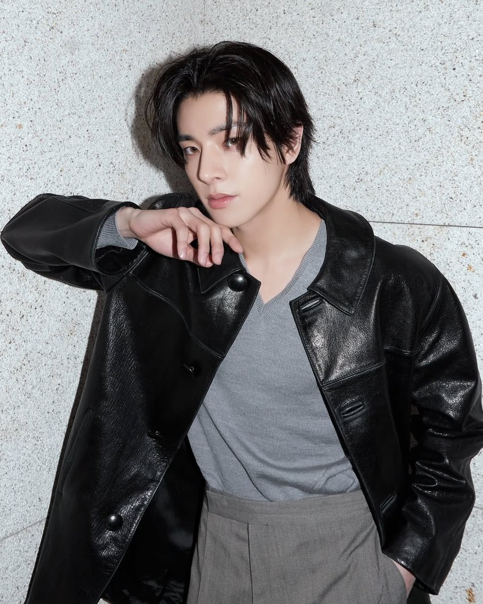 Jakehypens's tweet image. Representing #Prada feels surreal. An honour cloaked in beauty and elegance. As Fashion Week comes, I can already feel the presence of something amazing. This year's showcase will be memorable for being both prosperous and exquisitely odd in all the right ways.