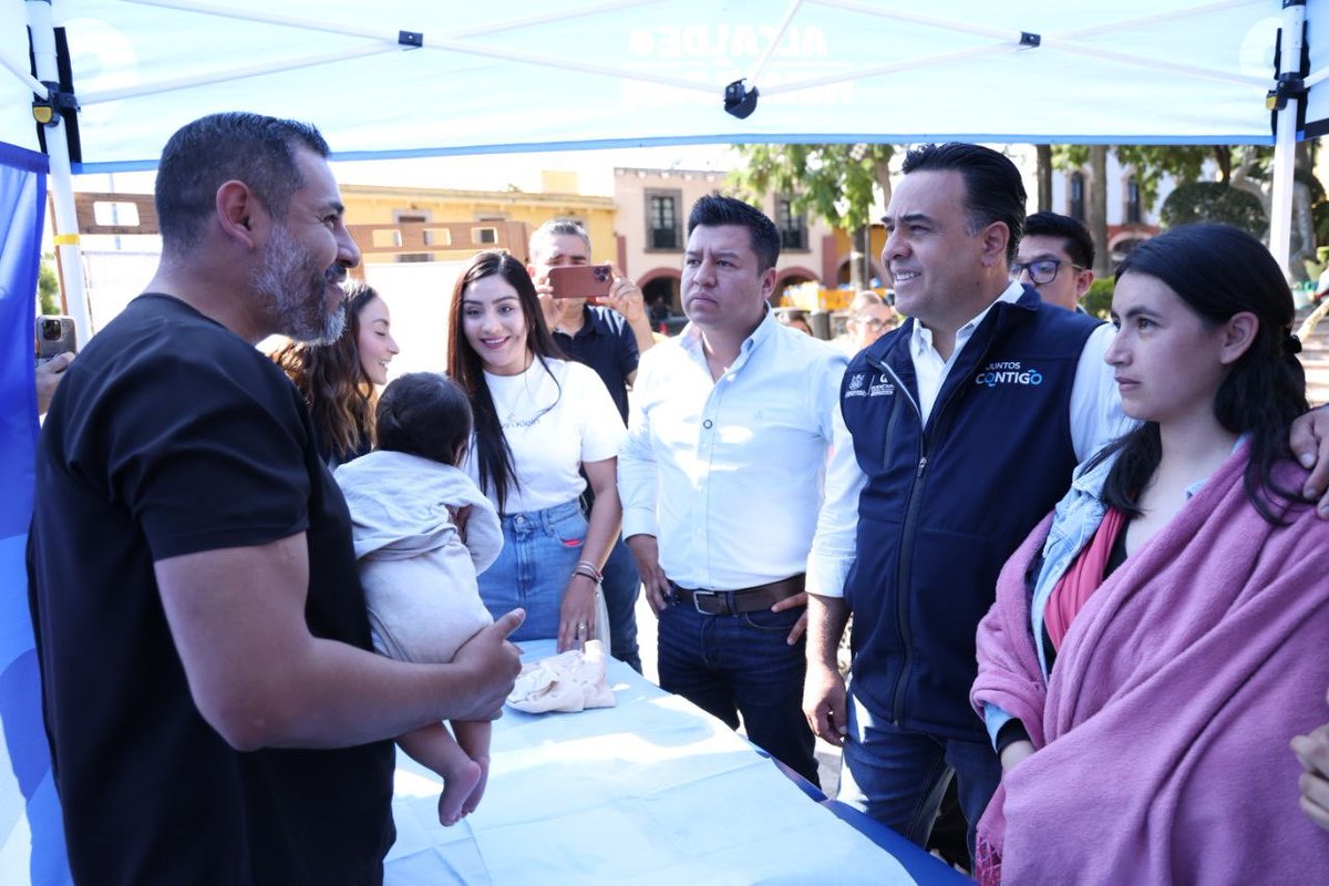 ¡Seguimos acompañando a las familias queretanas!

Estuvimos en la Plaza Principal de Huimilpan para realizar la activación y entrega de canastas de “Contigo y tu Bebé”, para impulsar el desarrollo de las y los más pequeños desde sus primeros días de vida 👶

#CONTIGO #QroNosMueve