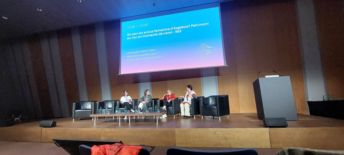 JornetNuria's tweet image. Arxius femenins d'església.  Significació i problemàtiques. Taula rodona per a la conscienciació arxivística i social d'aquest patrimoni.
Un plaer escoltar Irene Brugués @ACUBmbc,  Mercè Gras #culturafemeninaconventual i Anabella Barroso @AnabellaBarroso
@ICABcn2025