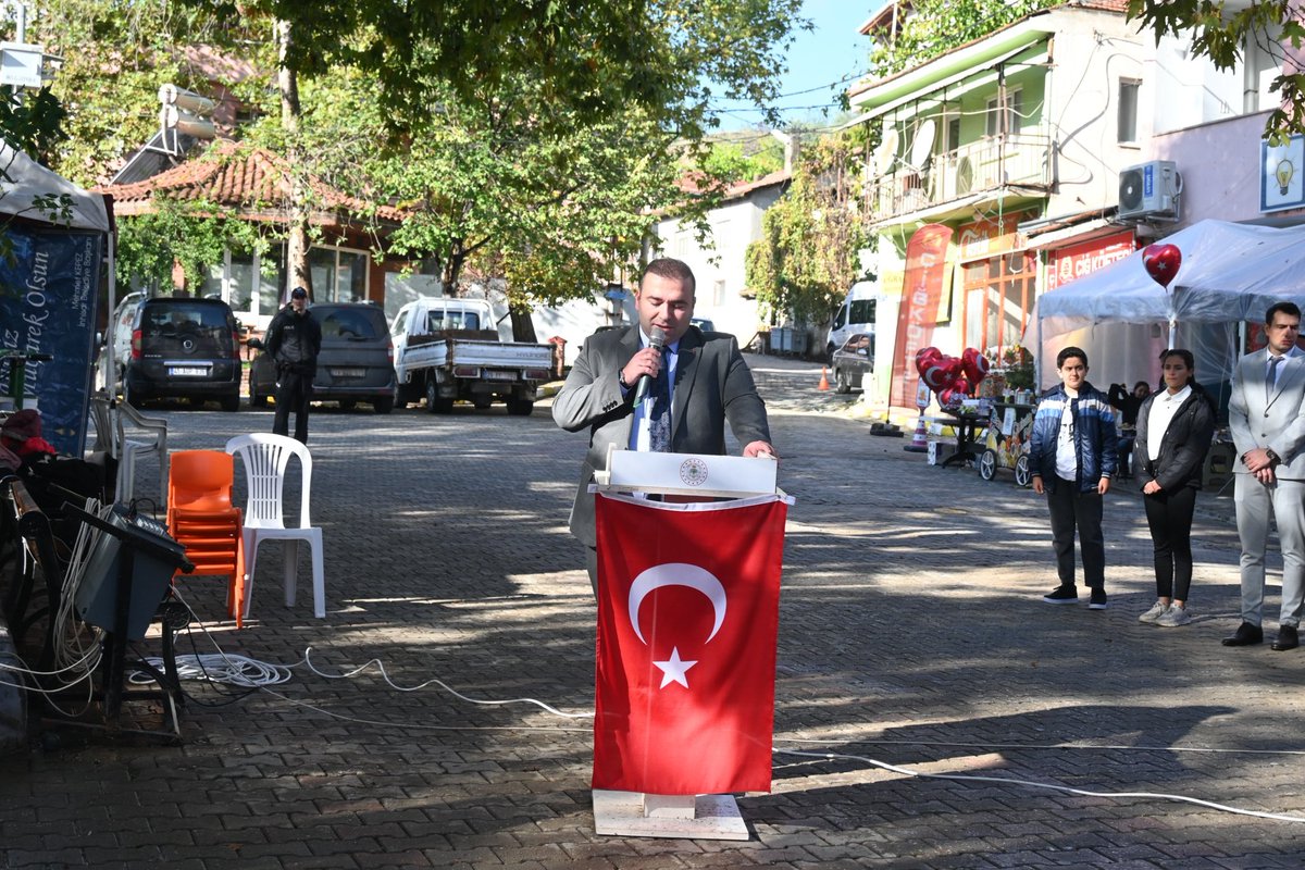 Cumhuriyetimizin 102. Yılını kutluyoruz. 🇹🇷

Kaymakamımız Sayın Mücahit ÜNAL, 29 Ekim Cumhuriyet Bayramı etkinlikleri kapsamında Kaymakamlık makamında tebrikleri kabul ettikten sonra İnhisar Cumhuriyet Meydanında gerçekleştirilen törene katıldı.

<a href="/kaymakam_unal/">Mücahit Ünal</a>