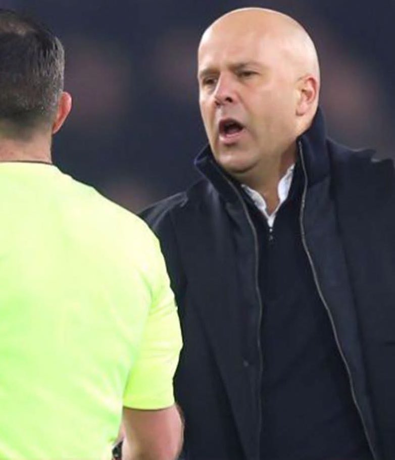 🚨𝗕𝗥𝗘𝗔𝗞𝗜𝗡𝗚:
Liverpool manager Arne Slot has been ASKED.