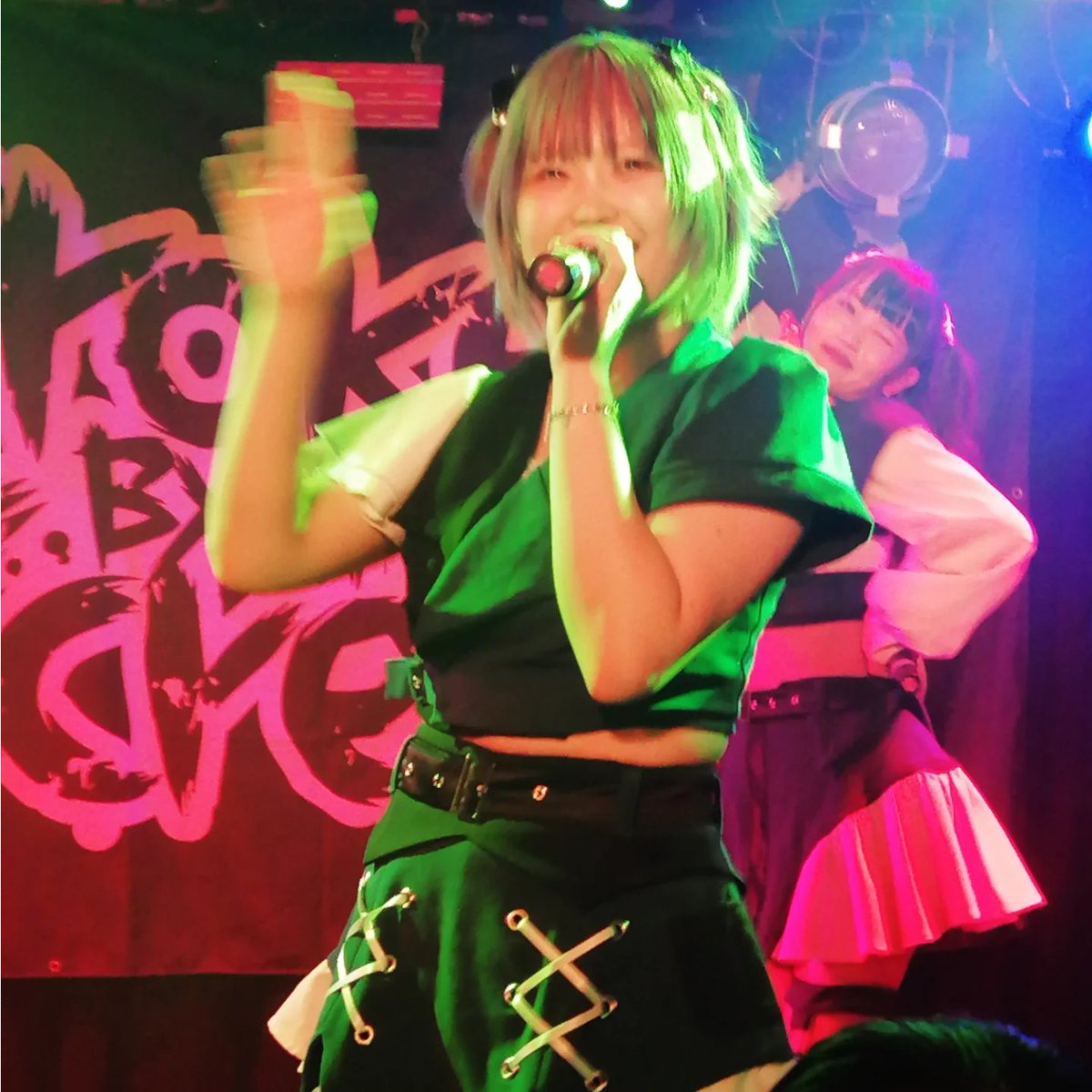 AngelofKawaii's tweet photo. Thank you so much for the amazing evening @BBTS_koushiki ❤️🤘,was nice meeting you, hope you like my gift ❤️🥰,coming all the way from The Netherlands 🇳🇱 to see you,hope we meet again ❤️🥰
#brokenbythescream #kawaiimetal #metalcore #japaneseidolgroup #viperroom #vienna #austria https://t.co/BVvKchUDrW