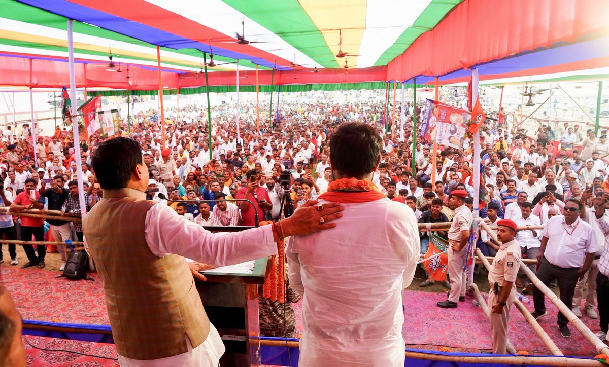 DrMohanYadav51's tweet photo. कांग्रेस ने कभी किसानों को सम्मान निधि नहीं दी। यह निधि किसानों के परिश्रम और पसीने का सम्मान है।

आज बिहार के नाथनगर विधानसभा क्षेत्र में एनडीए के सहयोगी @LJP4India के प्रत्याशी श्री मिथुन यादव जी के समर्थन में आयोजित सभा को संबोधित कर देवतुल्य जनता से विजय का आशीर्वाद माँगा।

उज्जैन के महाकाल कॉरिडोर, काशी विश्वनाथ धाम और अयोध्या में प्रभु श्रीराम मंदिर जैसे दिव्य स्थलों के बाद अब आदरणीय प्रधानमंत्री श्री @narendramodi जी के नेतृत्व में बिहार के सीतामढ़ी में सीता मैया का भव्य तीर्थ बनेगा।

#आएगी_NDA #NDA4Bihar #BiharElections2025