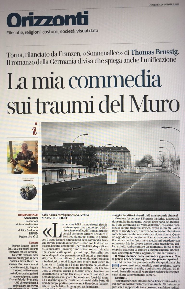 “Le persone felici hanno ricordi ricchis- simi e una pessima memoria”. Da non perdere, su ⁦<a href="/La_Lettura/">la_lettura</a>⁩, l’intervista di ⁦<a href="/mgergolet/">Mara Gergolet</a>⁩ a Thomas Brussig per il suo Sonnenallee, romanzo serio, comico e geniale sulla vita a Berlino Est. ⁦<a href="/Einaudieditore/">Einaudi editore</a>⁩