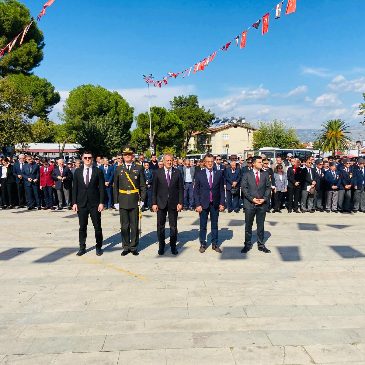 Cumhuriyetimizin 102. Yıldönümü Kutlamaları Atatürk Anıtı’na Çelenk Sunma Töreni İle Başladı.