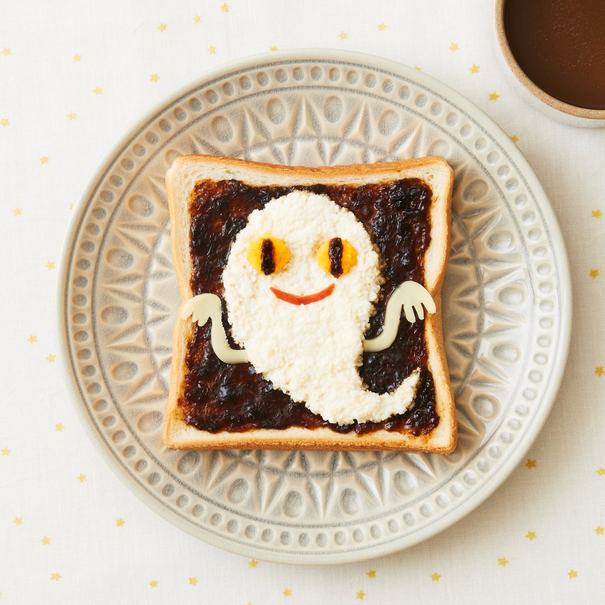 Fukuinkan_PR's tweet image. もうすぐ #ハロウィン ですね🎃✨

当日の朝食レシピに、お絵描きおばけパンは如何でしょうか😊🍞

▼作り方はこちら👻
fukuinkan.co.jp/nenaikodareda/…

#ねないこだれだ