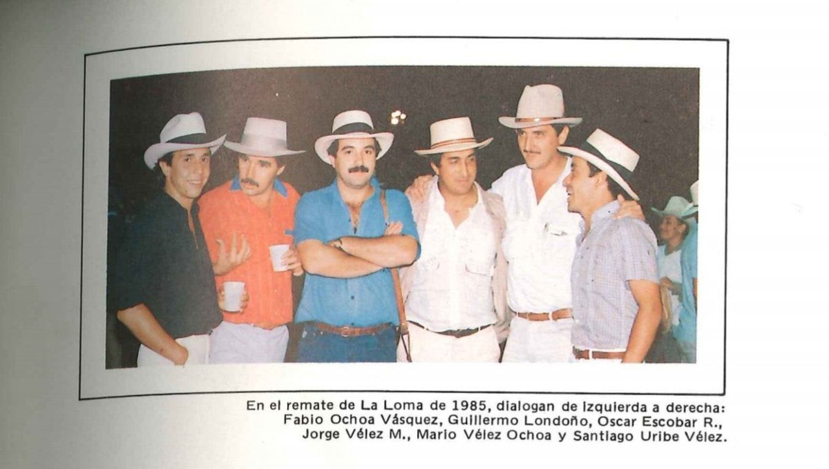 Contravia's tweet image. REVIVEN álbum de fotos de familiares y amigos de Uribe y Duque con #Narcos