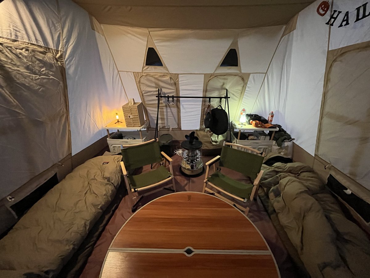 murucamp's tweet photo. 南伊豆夕日ヶ丘キャンプ場へ行って来ました🏕️
今回はドルチェロッジの初貼り！
ちょっとだけハロウィンの飾り付けしてみました🎃
ドルチェロッジかわいいです🩷
#キャンプ #南伊豆夕日ヶ丘キャンプ場 #ドルチェロッジ #ハロウィン #ハロウィンキャンプ https://t.co/EZSgCb3ayK