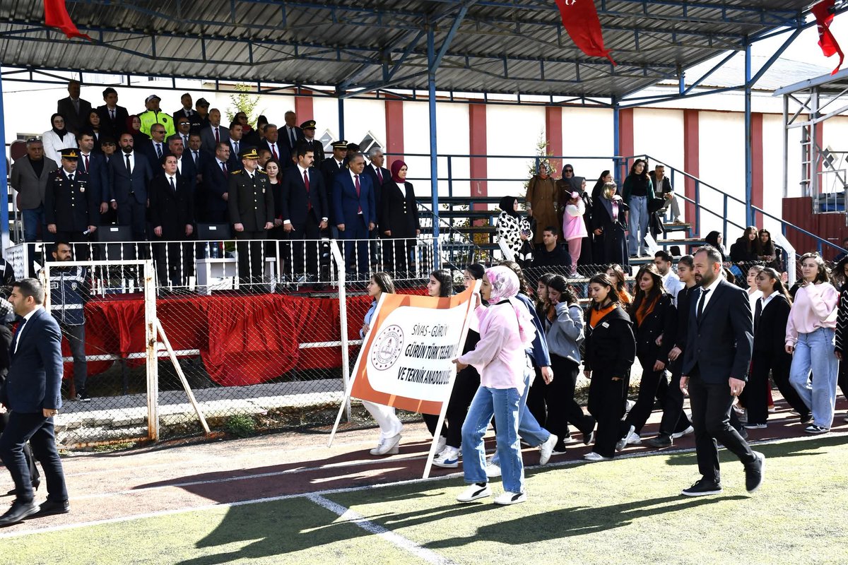 NamiCiftci's tweet photo. CUMHURİYETİMİZİN 102. YILI COŞKUYLA KUTLANDI

29 Ekim Cumhuriyet Bayramı’nın 102. yıl dönümü tüm yurtta olduğu gibi Gürün’de de coşkuyla kutlandı. 
https://t.co/DN9gAryRGt https://t.co/oV2bzfp8k8