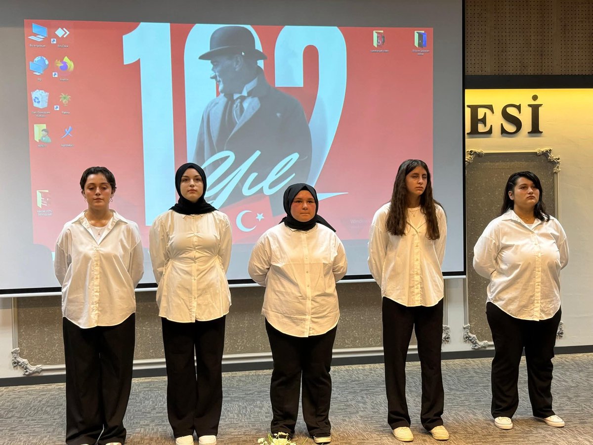 🇹🇷29 Ekim Cumhuriyet Bayramı ilçemizde coşkuyla kutlandı.

Kaymakamlık Makamında Kaymakamımız Sayın Kezban YERLİKAYA AKPINAR'ın tebrikat kabulünün ardından, kutlama programı Şalpazarı Belediyesi Çok Amaçlı Salonunda gerçekleştirildi. 
#CumhuriyetBayramı