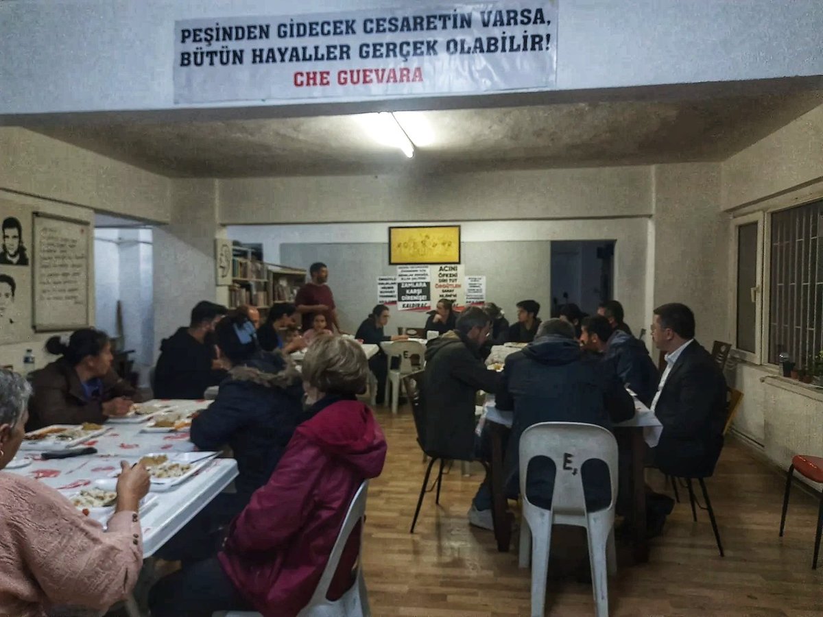 Dayanışma yemeğimizde buluştuk.

"Yürümek;
dost omuzbaşlarını
omuzlarının yanında duyup,
kelleni orta yere
yüreğini yumruklarının içine koyup yürümek!.." daha az