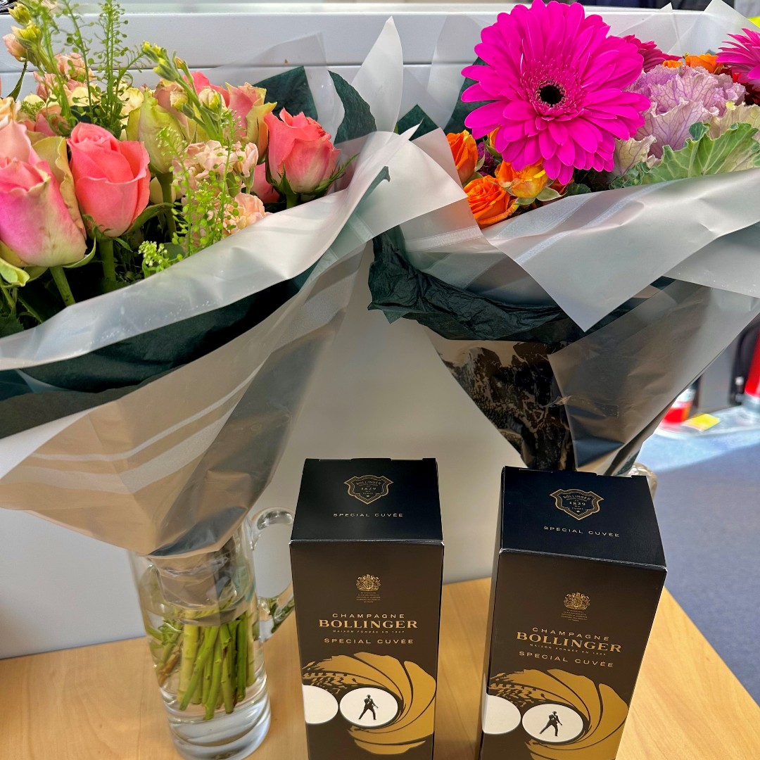 hartbrown's tweet image. 🎁Commercial Property is the department to be in! Tamzin and Lucy were delighted to receive these generous and thoughtful thank-you gifts from a client this week. Well done both! 

#ThanksYouGift #ClientAppreciation #HappyClients