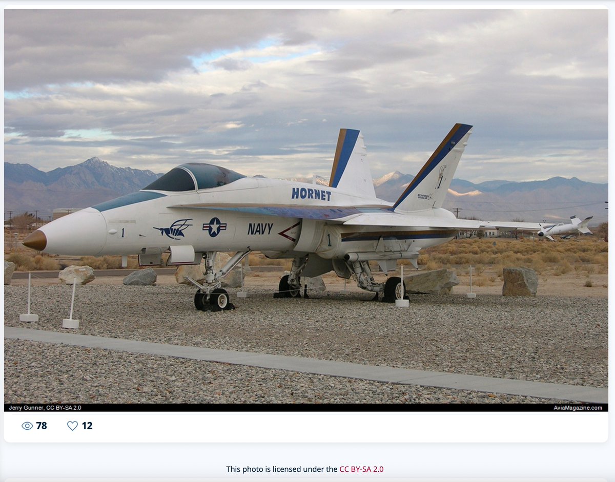 K_Dabkiewicz's tweet image. Dziś rocznica oblotu. Pierwszy prototyp F-18, Hornet One, (160775) wykonał swój pierwszy lot 18 listopada 1978 roku. 

Ten konkretny egzemplarz można zobaczyć na wystawie w China Lake, w zachodniej części pustyni Mojave w Kalifornii.

Powstał jako ewolucja projektu, który…