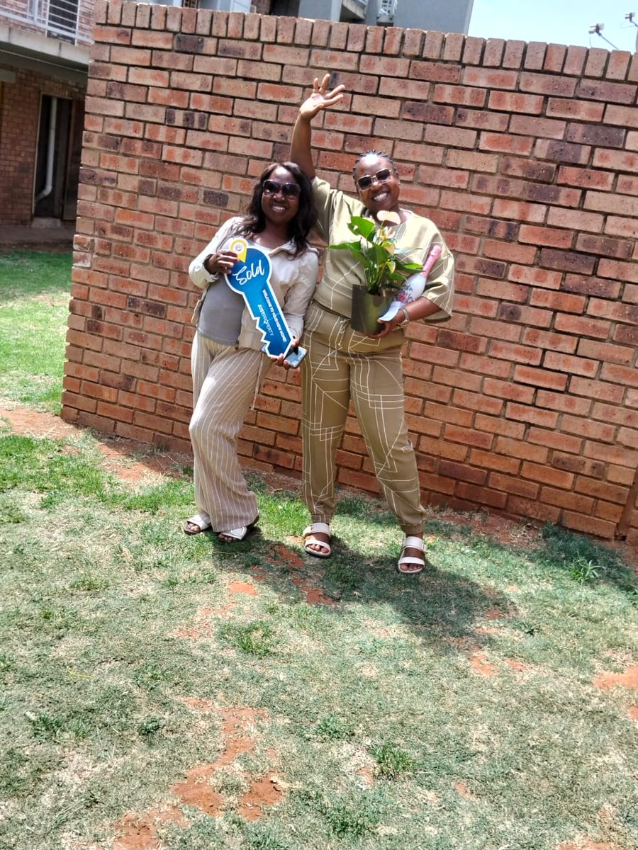 JustPropMontana's tweet photo. Happy New Property Owner 🎉

If you need any assistance, please feel free to contact Louanne today.

BUY | RENT | SELL | LET

#justpropertymontana #homeownership #CreatingWealthThroughProperty #lovewhatyoudo #sales https://t.co/32c5MaSsrU