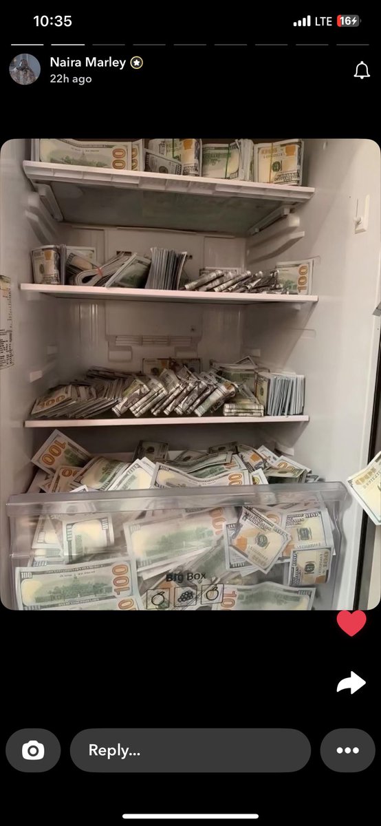 leonkelvin86's tweet image. How about trending on NAIRA MARLEY’s SNAPCHAT 🏴‍☠️

#marlian #Wizkidfc ❤️