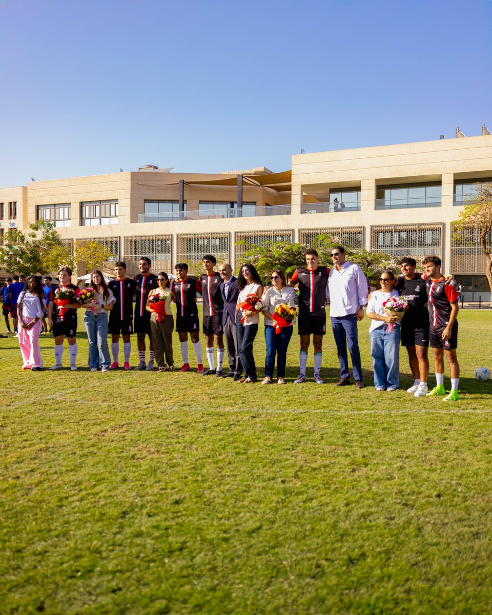 cactweets's tweet photo. Flowers for our seniors. A small way to say thank you to our senior athletes for everything they’ve poured into the CAC football team. Their parents were right there beside them, celebrating every moment!
#WIngsOutCAC #CACSoaringForward #SoaringForward https://t.co/TFZxrIAXbZ